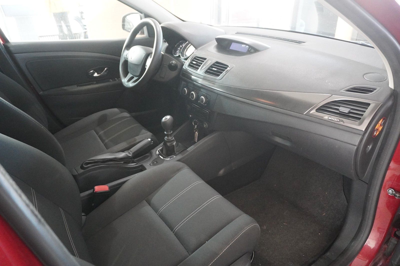 Fahrzeugabbildung Renault Megane Grandtour 1.6 AUTHEN. KLIMA/PDC/NEBEL/AHK