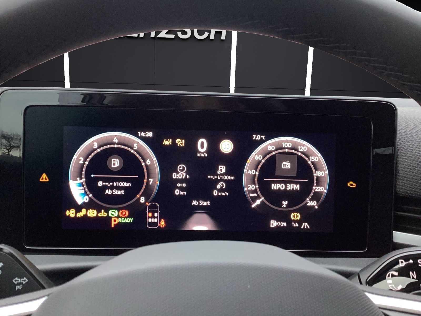 Fahrzeugabbildung Volkswagen T-Roc Life eTSI DSG LED+ ACC SH RearView Ambient