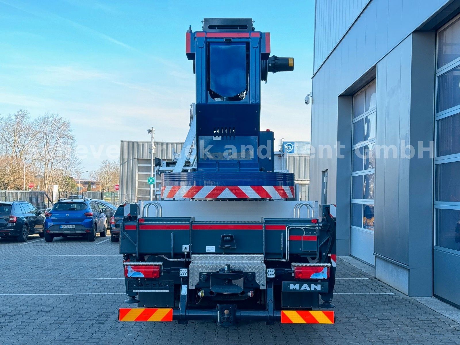 Fahrzeugabbildung MAN TGM 26.320 BL 6x2 BÖCKER AK 46/6000 + JIB Kran