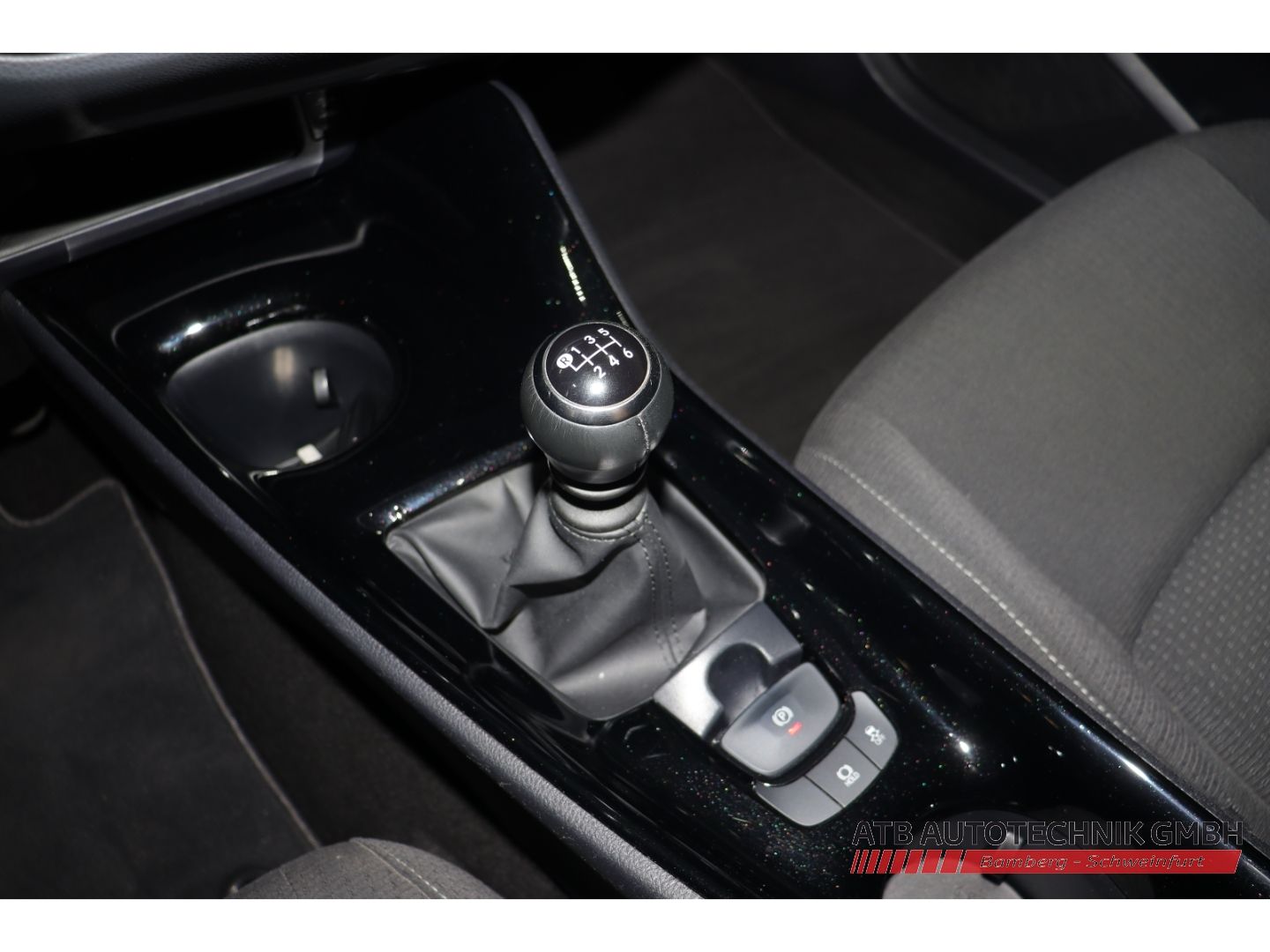Fahrzeugabbildung Toyota C-HR Team D 1.2l Turbo Navi ACC DAB SHZ LenkradH
