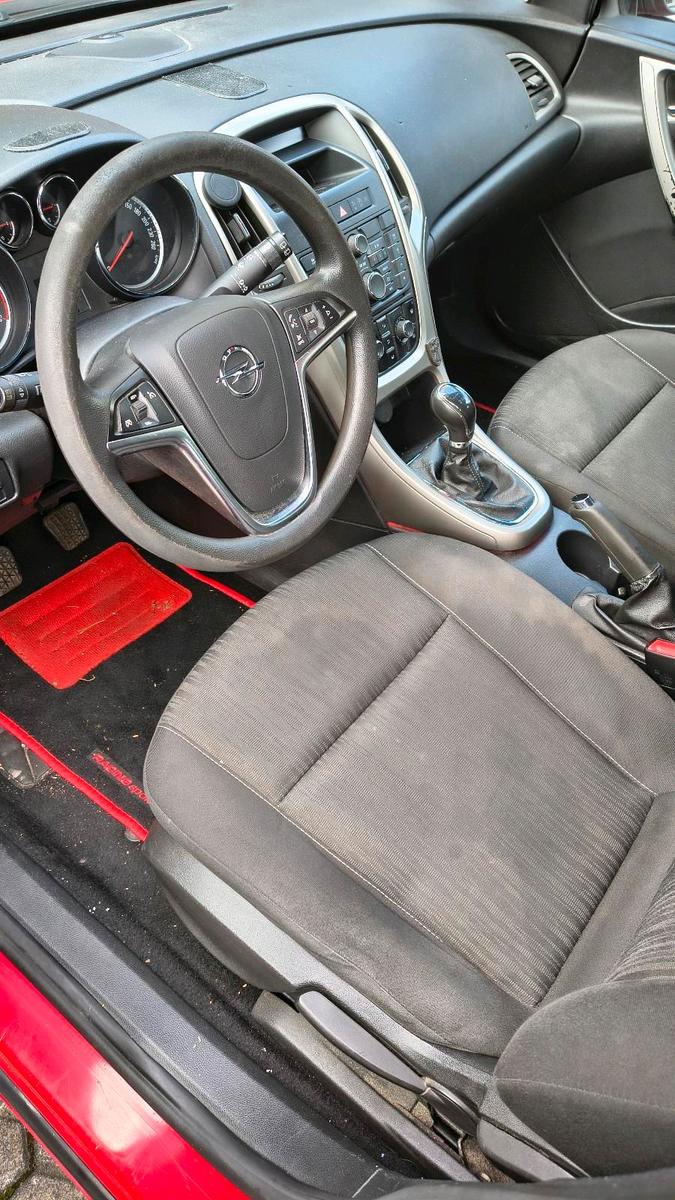 Opel Astra 2012 — photo 15