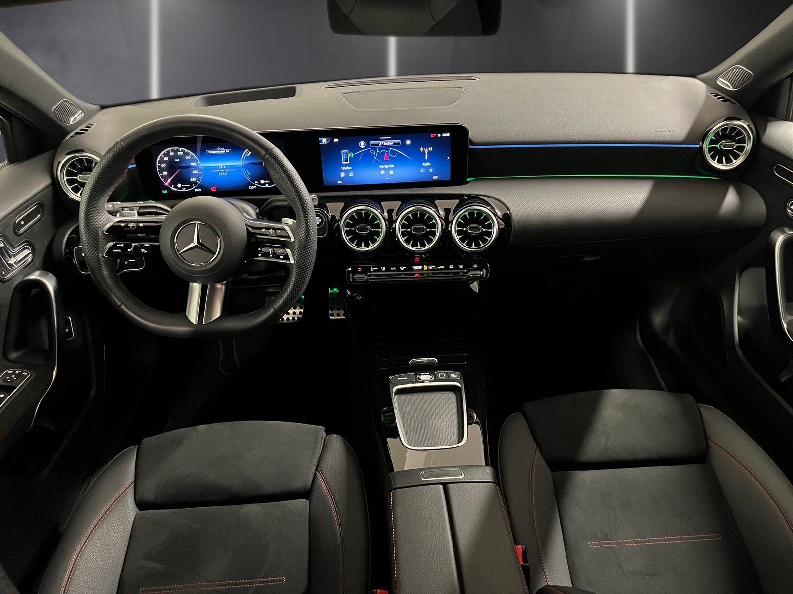 Fahrzeugabbildung Mercedes-Benz A 250 e AMG Plus*Pano*HUD*Distro*Burm*22kW*Night