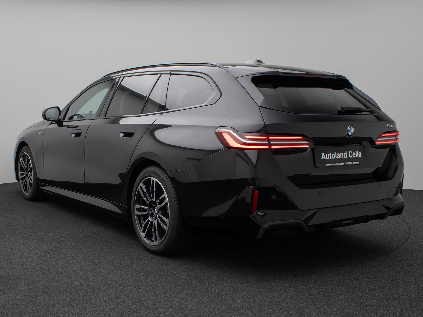 Fahrzeugabbildung BMW 520d M Sport 360°HUD DAB H/K AHK Komfort Alarm