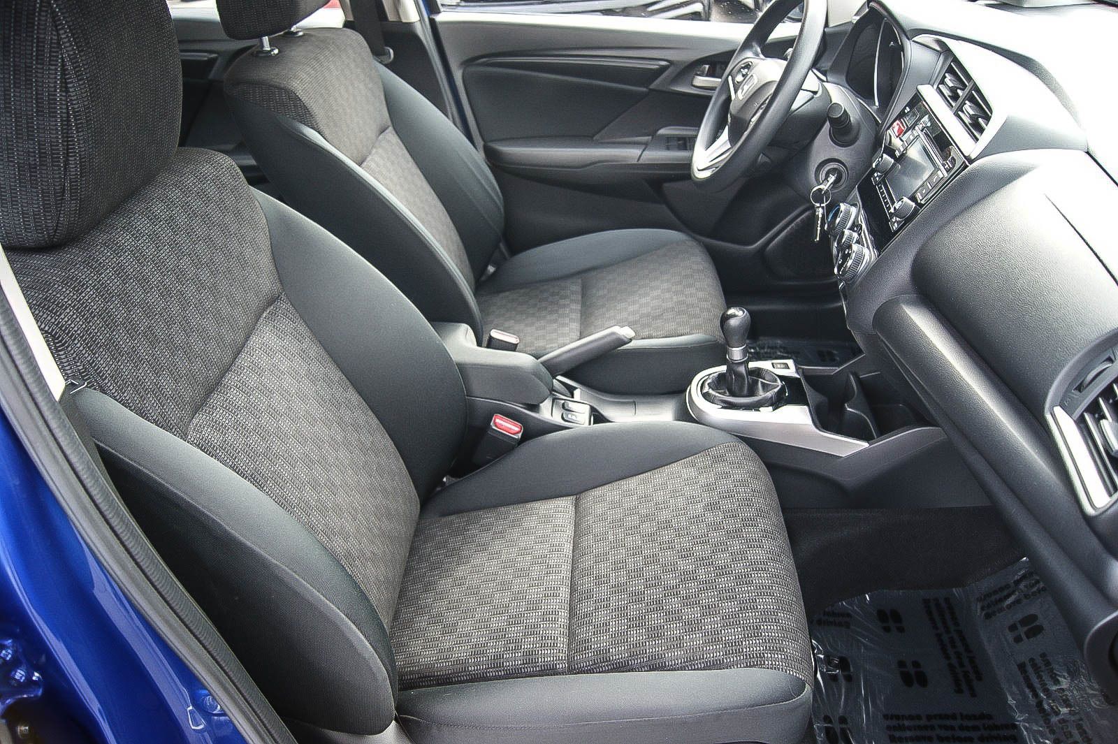 Fahrzeugabbildung Honda Jazz 1.3 i-VTEC Trend SPORTY BLUE RENTNERBESITZ