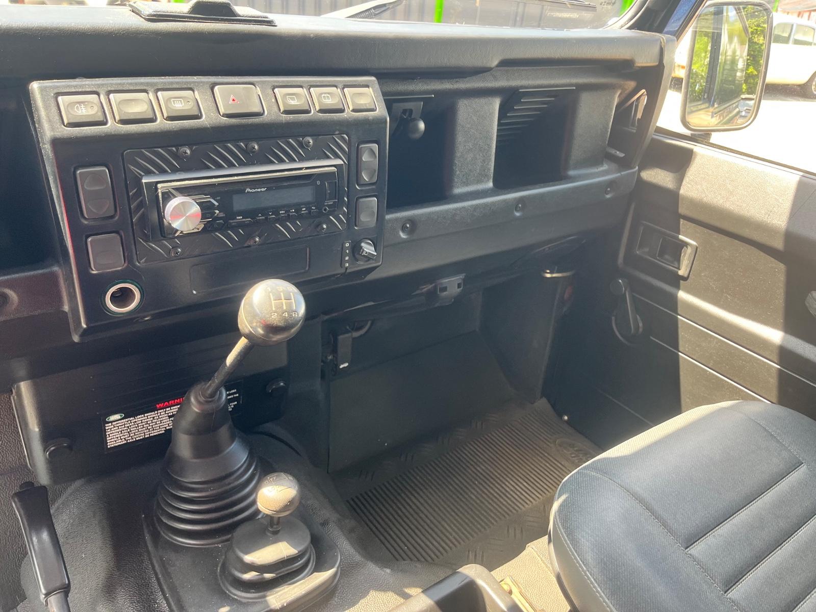 Land Rover Defender 2.5 TD5 90 E 122ch - Empattement court - CT récent - Carnet entretien - Attelage