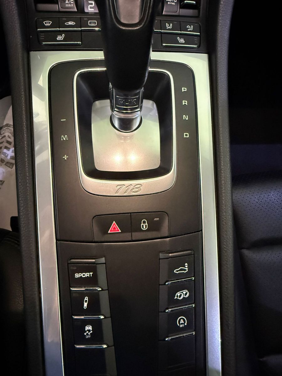 Fahrzeugabbildung Porsche 718 Cayman 2,0i 300PS, Bose, Navi, Leder