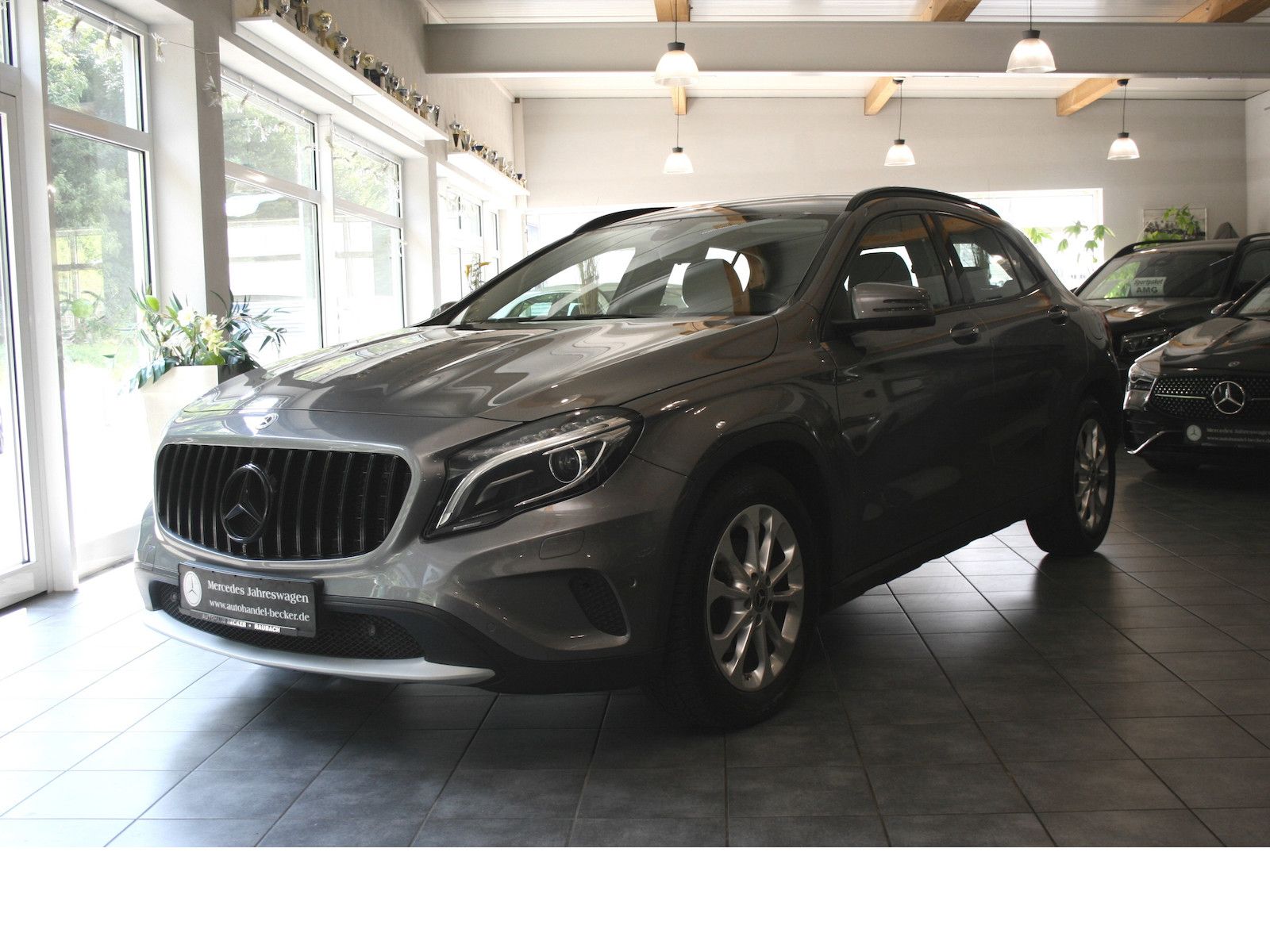 Fahrzeugabbildung Mercedes-Benz GLA 200 d Style *Bi-Xenon*AHK*Euro6*PTS*Navi