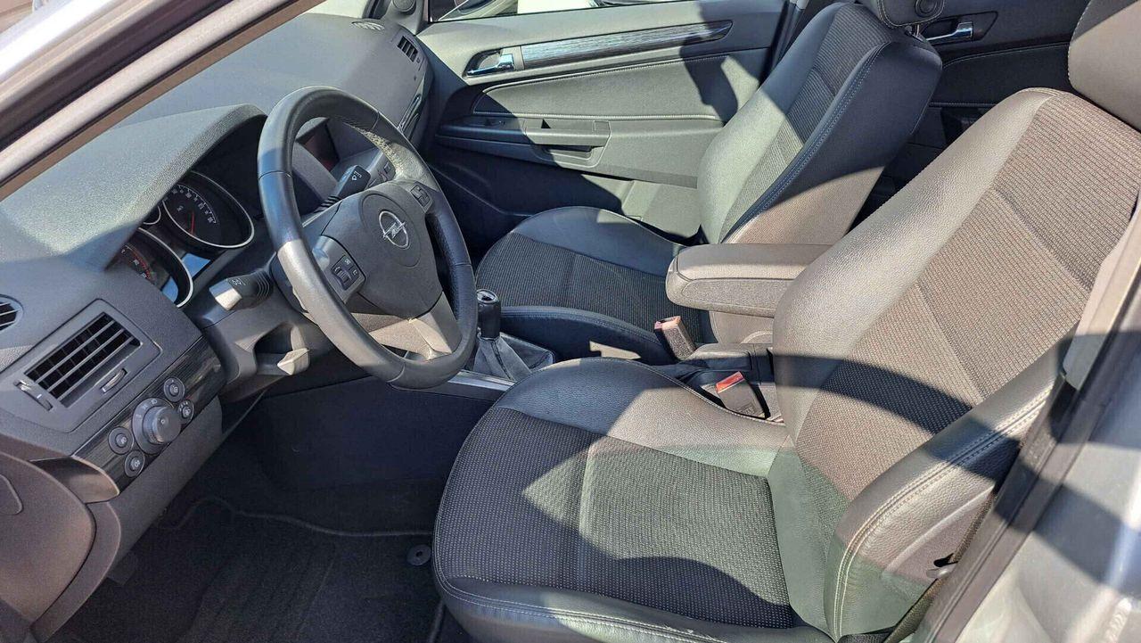 Opel Astra 2006 — photo 11