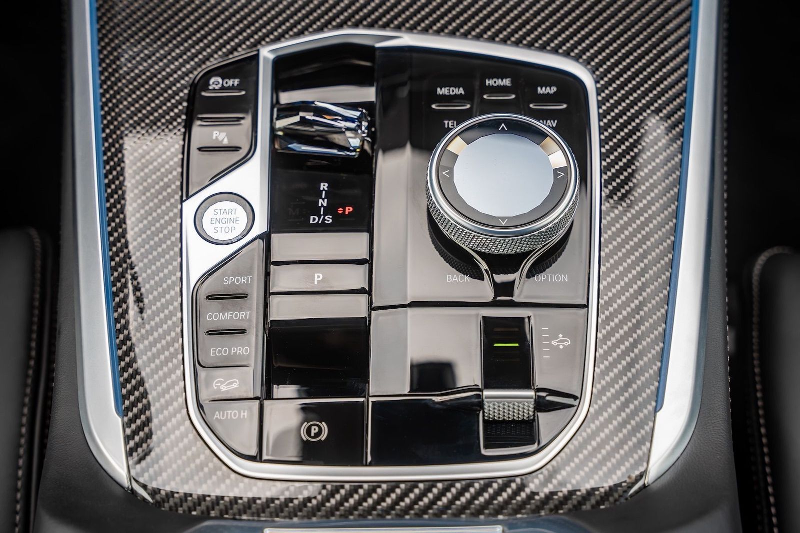 Fahrzeugabbildung BMW X5 40d xD M-SPORT PRO|AHK|MASSAGE|LIFT|CARBON