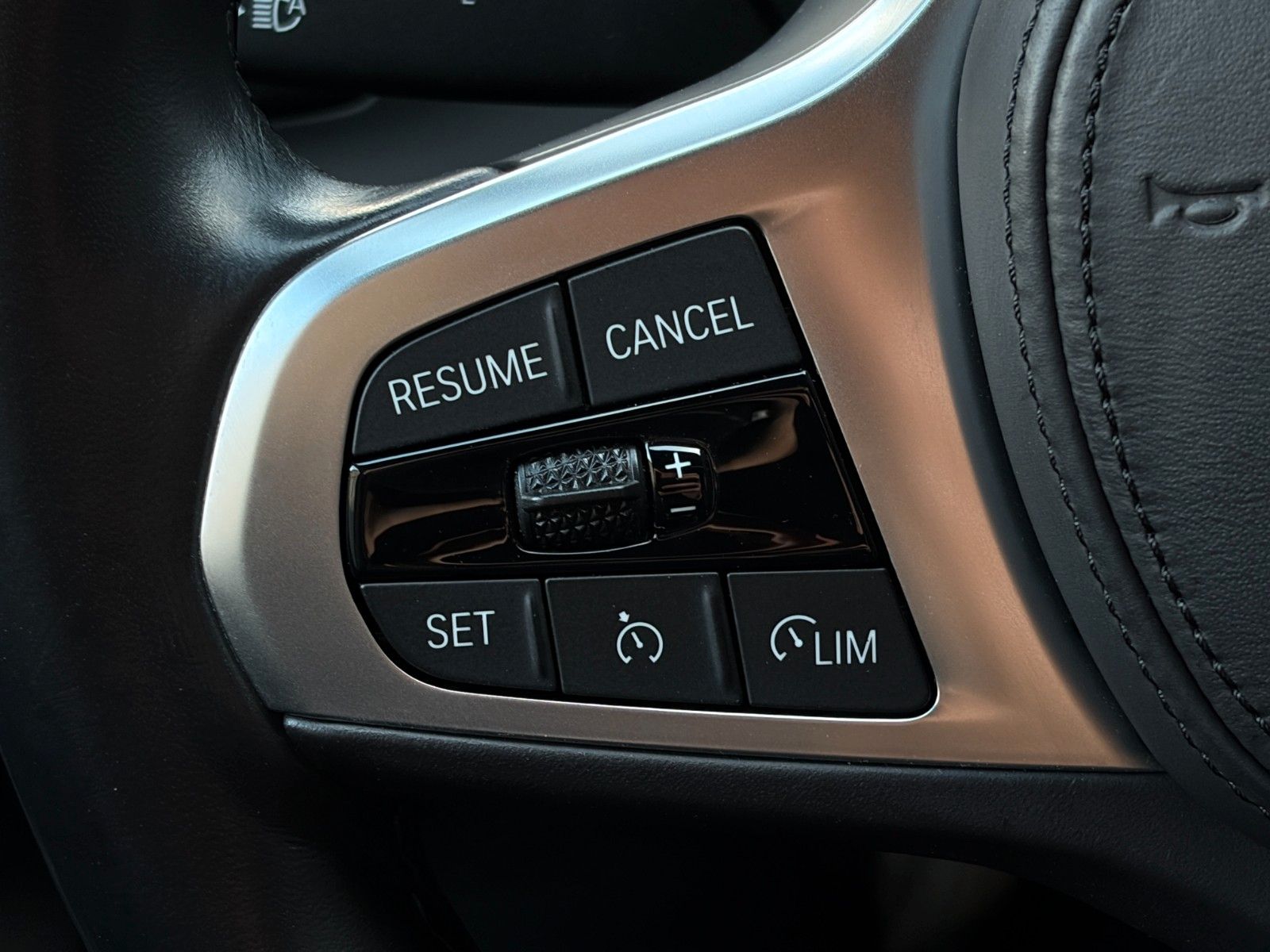 Fahrzeugabbildung BMW 118i M Sport SHZ HiFi Adap. LED PDC TEMP CarPlay