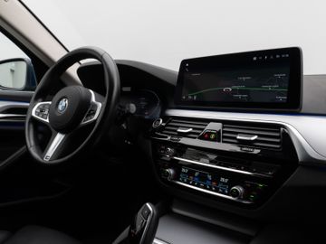 Fahrzeugabbildung BMW 520d Kamera Laser HUD DAB 4xKlima AHK Komfort