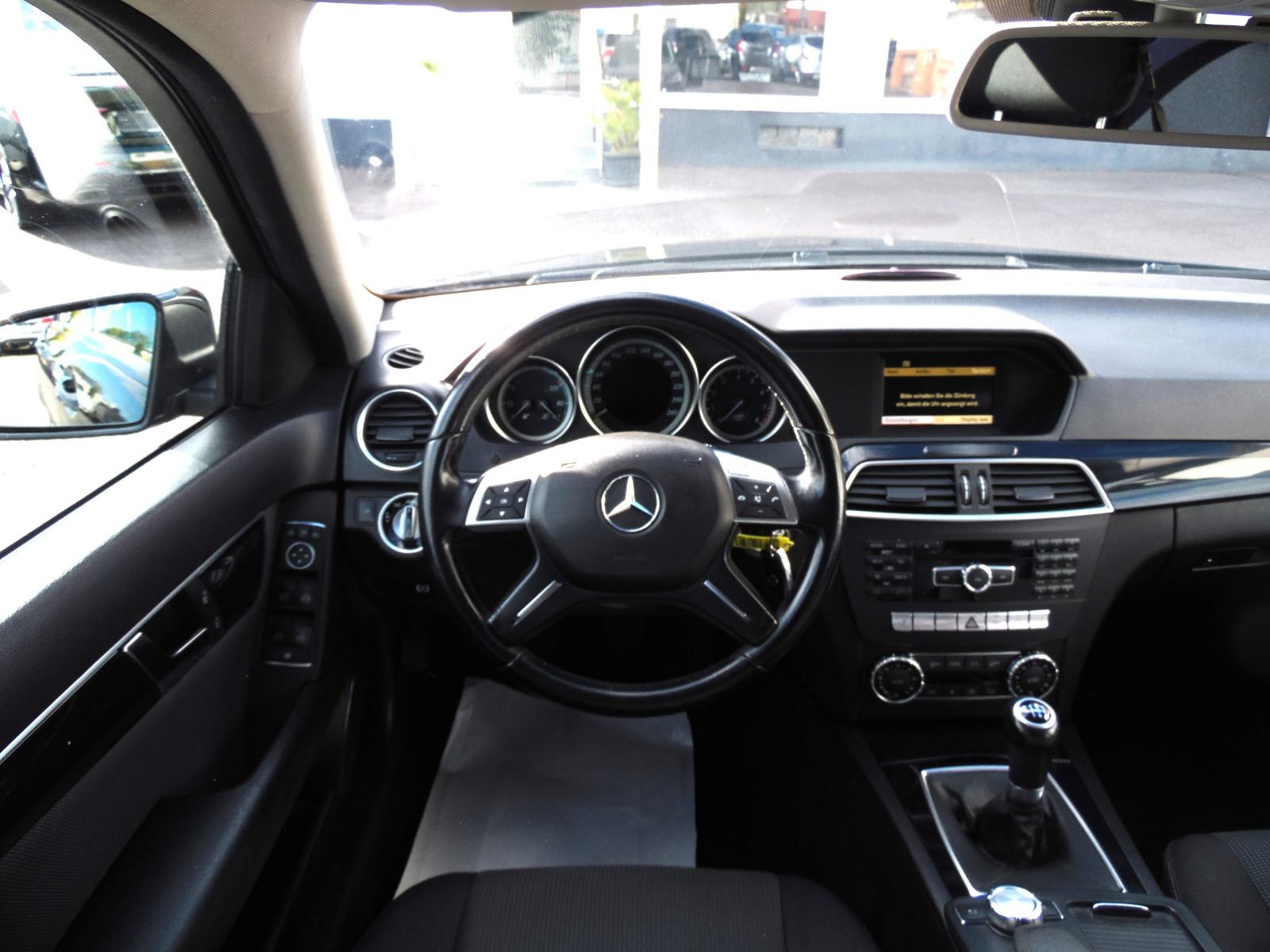 Mercedes-Benz C180 2011 — photo 10