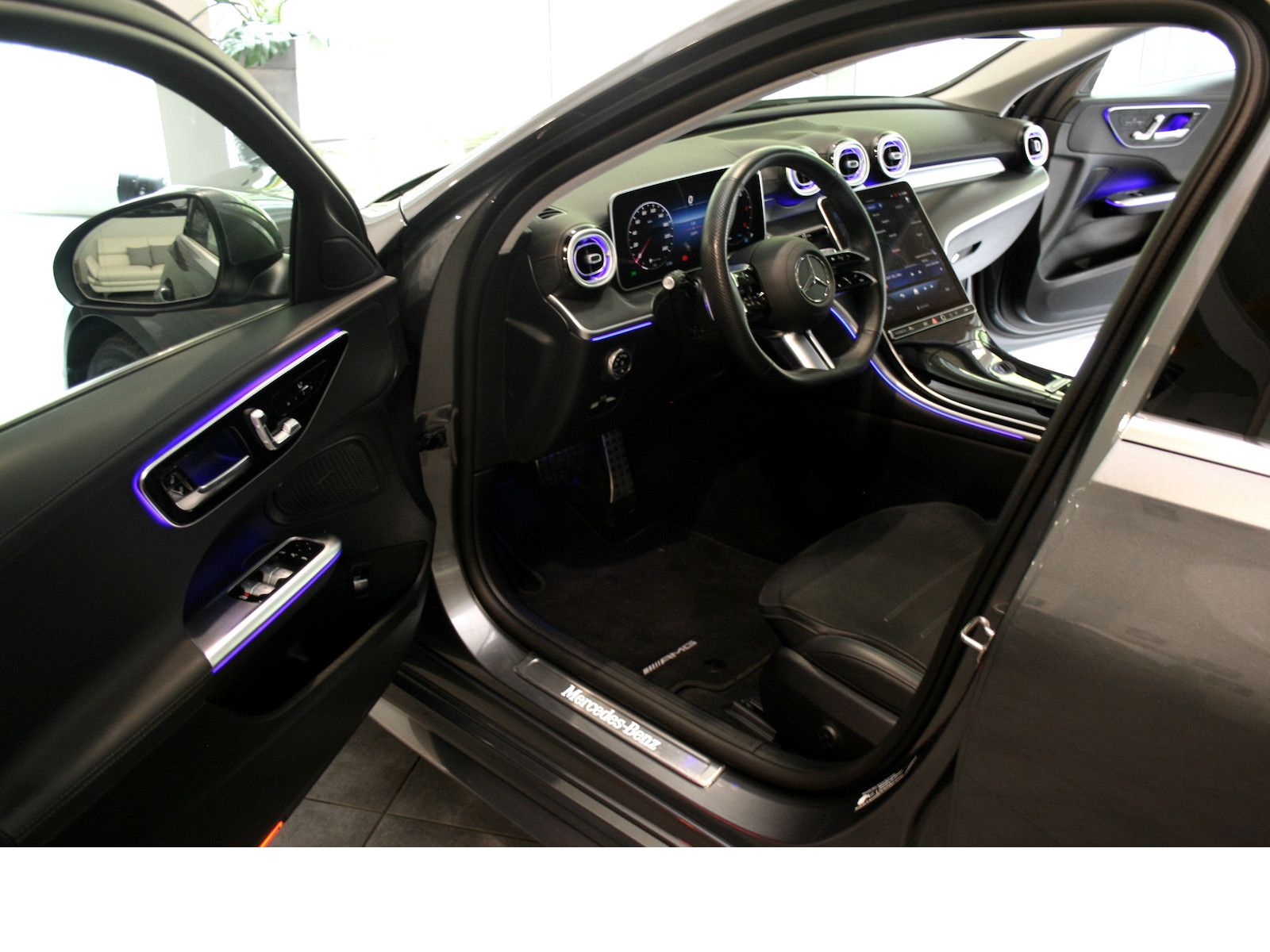 Fahrzeugabbildung Mercedes-Benz C 200 d AMG Plus *Panorama-Schiebedach *Memory