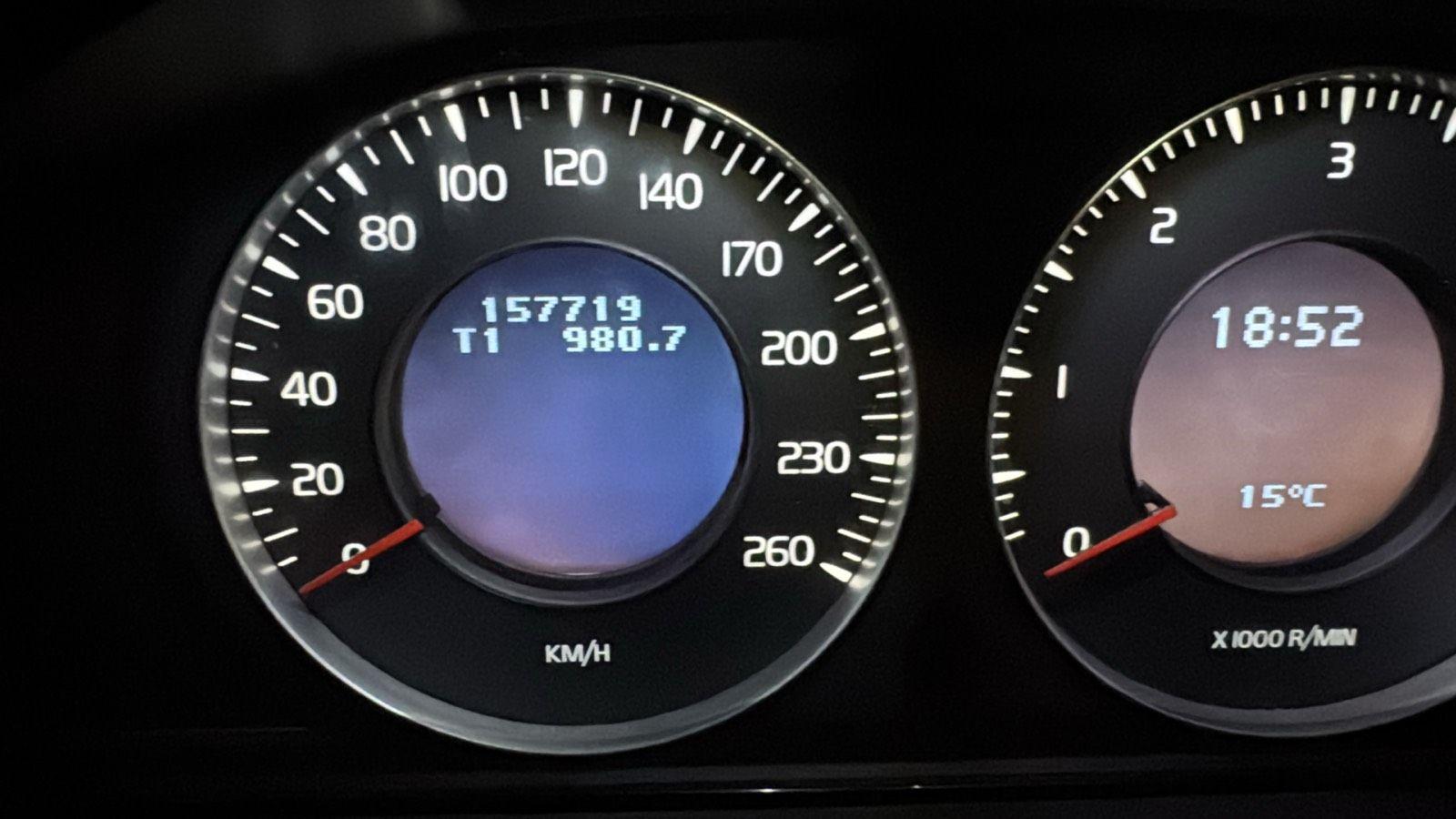 Volvo V70 2009 — салон