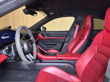صورة 9 لـ 2020 Porsche TAYCAN