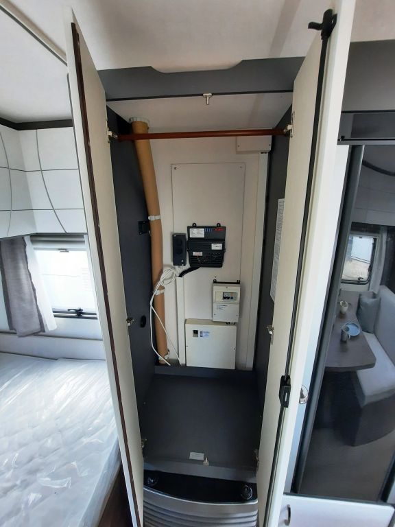 Fahrzeug Übersicht 20 Fahrzeugabbildung Hobby Excellent Edition 490 KMF Verfüg./Auflastung 1.8