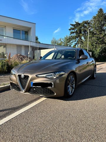 Alfa Romeo Giulia 2.2 8AT