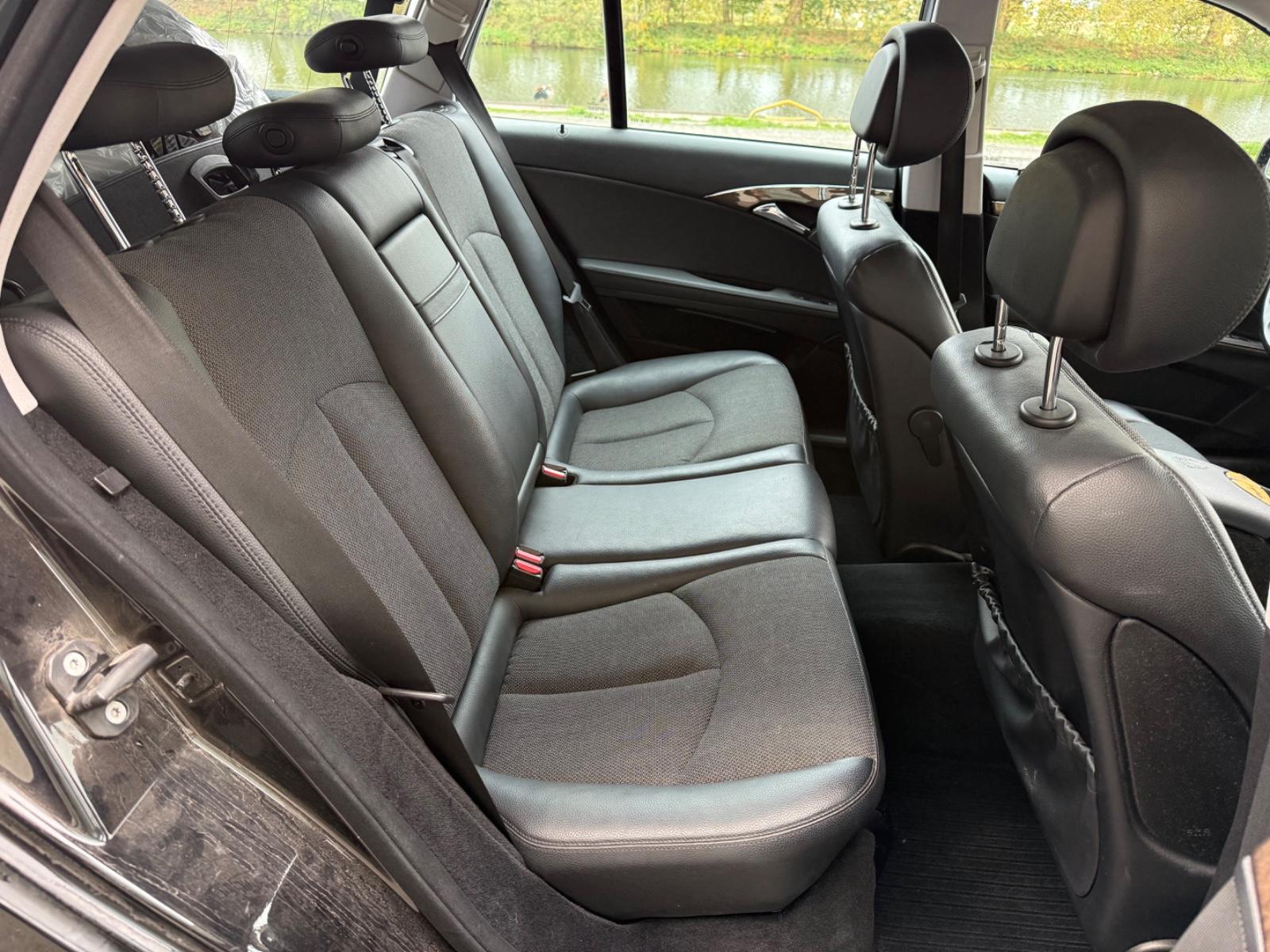 Mercedes-Benz E200 2008 — photo 11