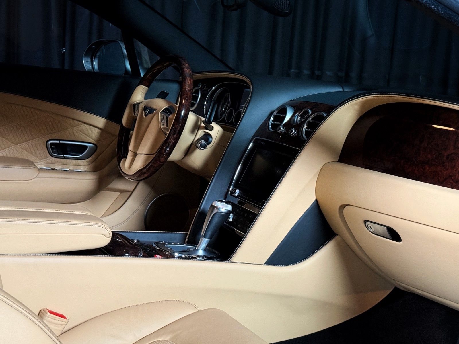 Fahrzeugabbildung Bentley Continental GT 6.0 W12 Speed 4WD Automatik
