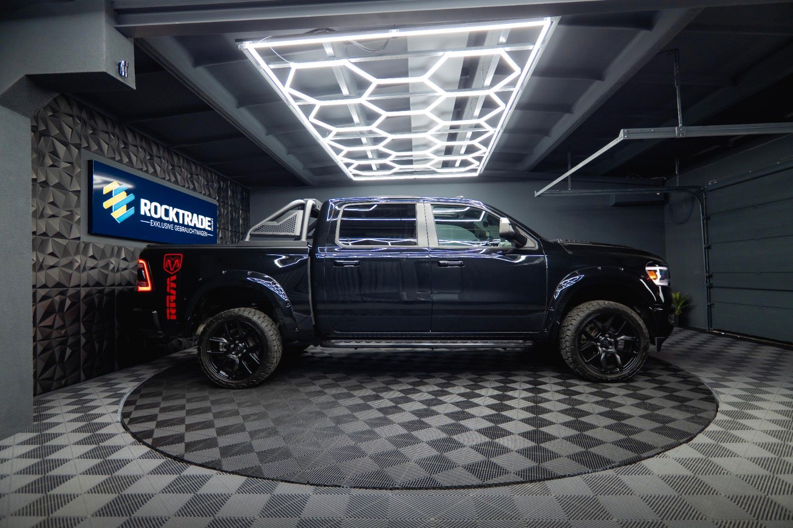 Fahrzeugabbildung Dodge RAM 5.7 V8 HEMI 4x4 NIGHT LARAMIE *Pano*22 Zoll*