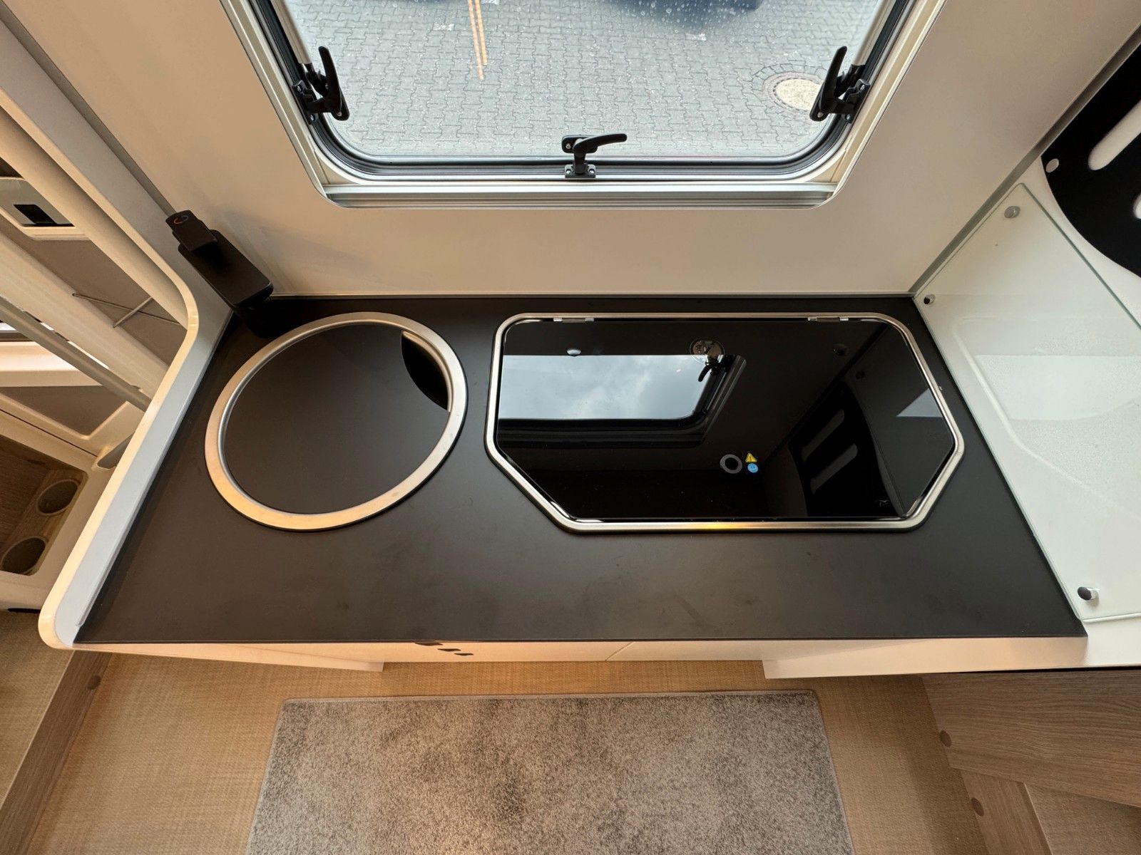 Fahrzeugabbildung Bürstner Lyseo Time Skyline 690 G SIE SPAREN 12.349€!