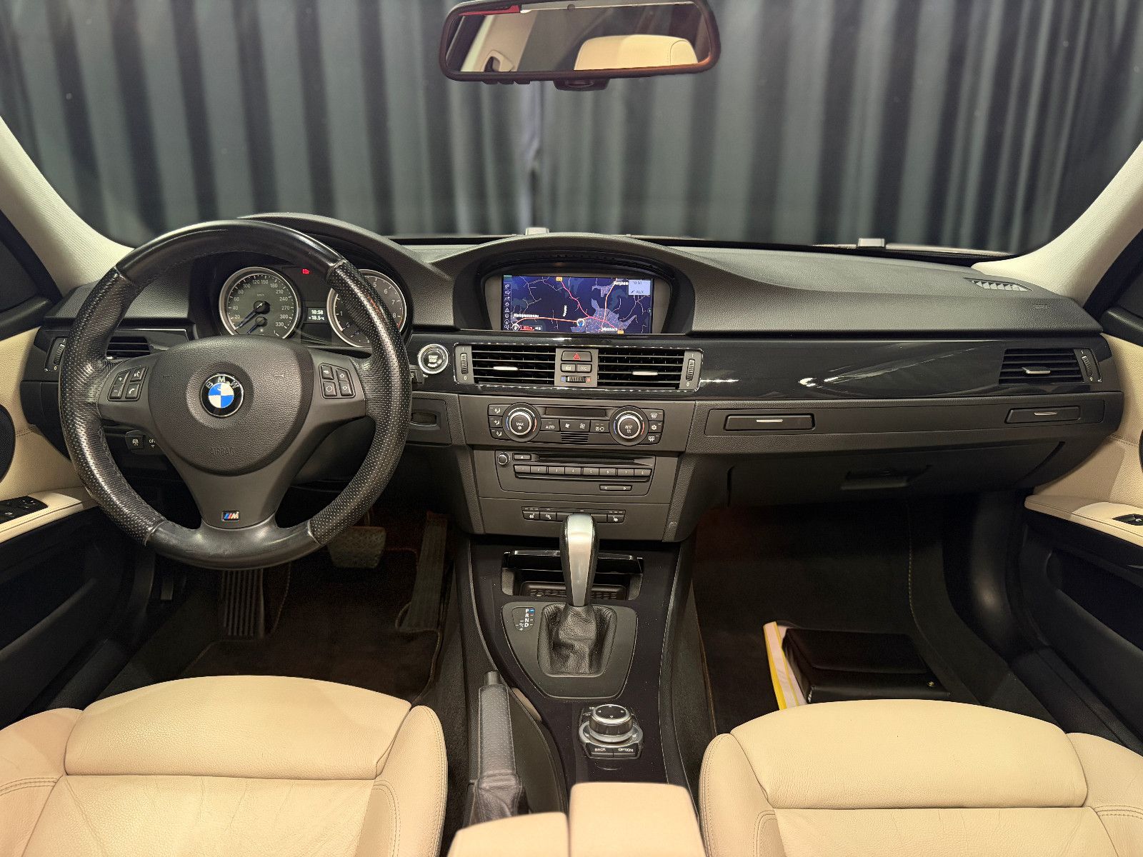 Fahrzeugabbildung BMW 335 i xDrive Touring|LEDER|NAVI|PANO