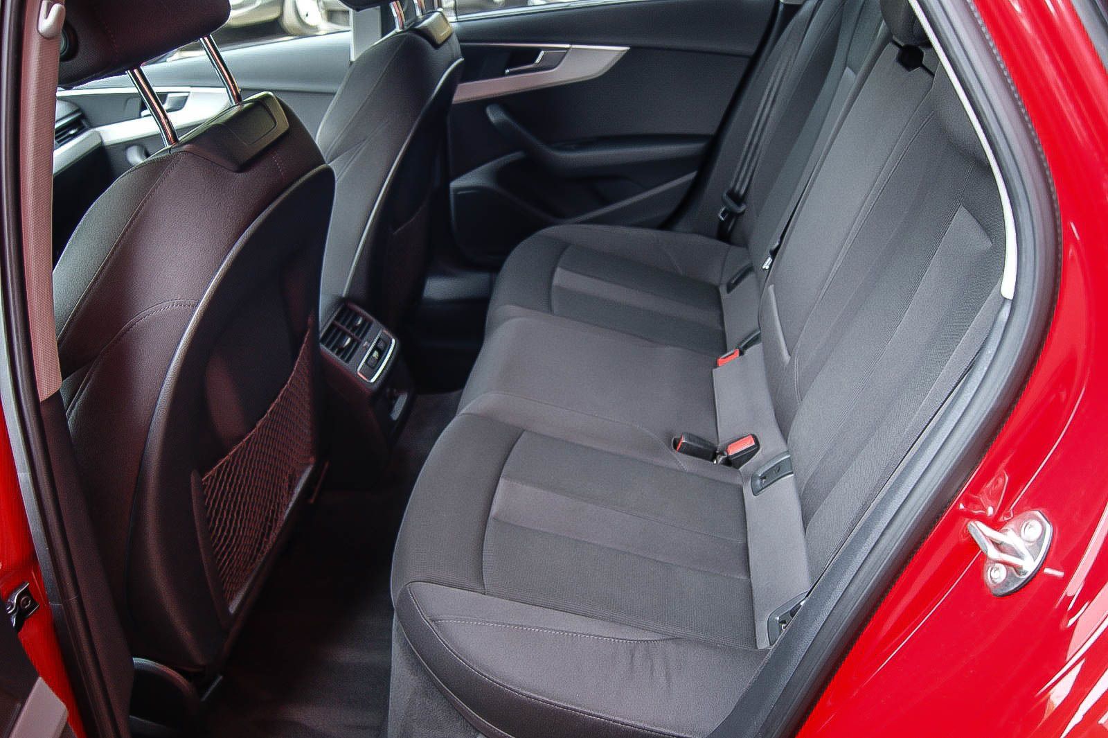 Fahrzeugabbildung Audi A4 Avant 45 TDI 3.0 V6 quattro advanced 1.HAND