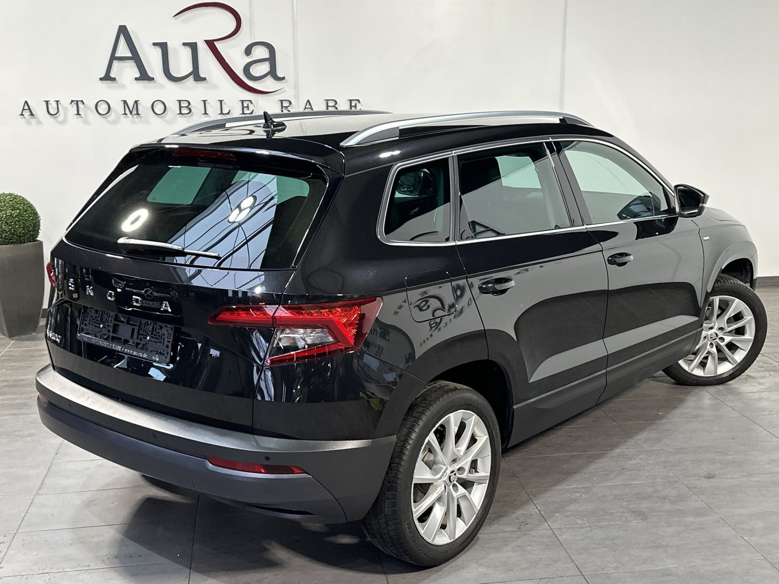 Fahrzeugabbildung SKODA Karoq 1.5 TSI DSG Clever NAV+LED+18ZO+CARPLAY+PP