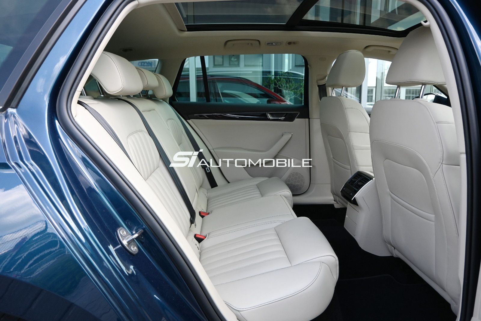 Fahrzeugabbildung SKODA Superb 2.0 TDI DSG L&K COMBI °ACC°AHK°STANDHEIZ°