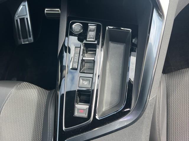 Peugeot 3008 GT 1.2 NAVI+LED+CAM+PDC+SITZHZG+ACC+CARPLAY