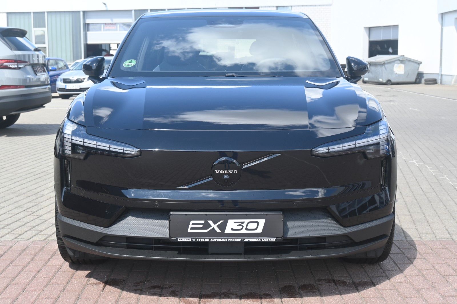 Fahrzeugabbildung Volvo EX30 Single Motor Extended Range Black Edt Ultra