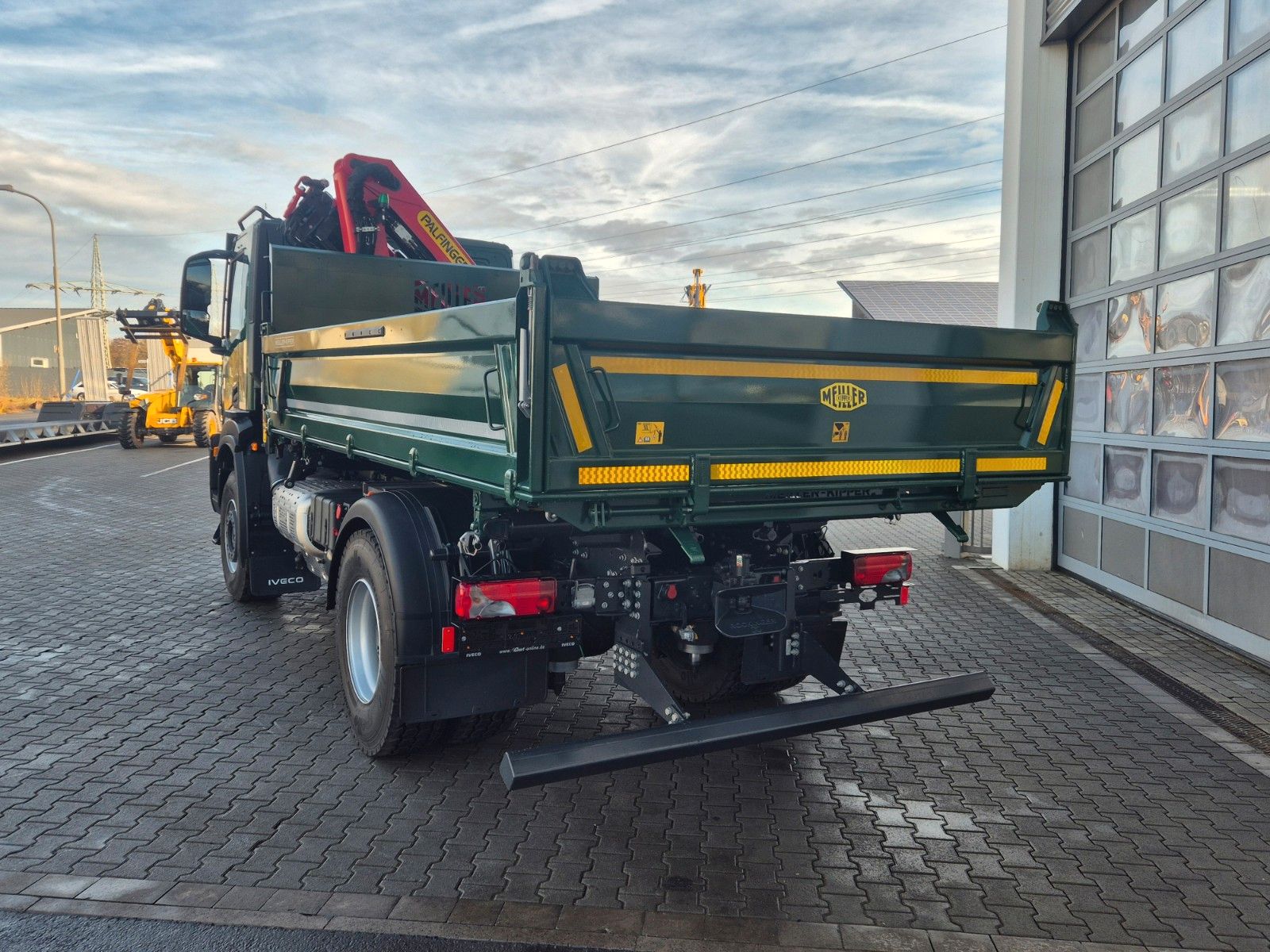 Fahrzeugabbildung Iveco AD200X40/P HR OFF 4x2 Palfinger PK 12.501 FunK