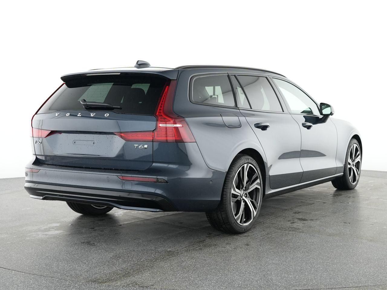 Fahrzeugabbildung Volvo V60 Kombi Plus Dark Recharge Plug-In Hybrid AWD