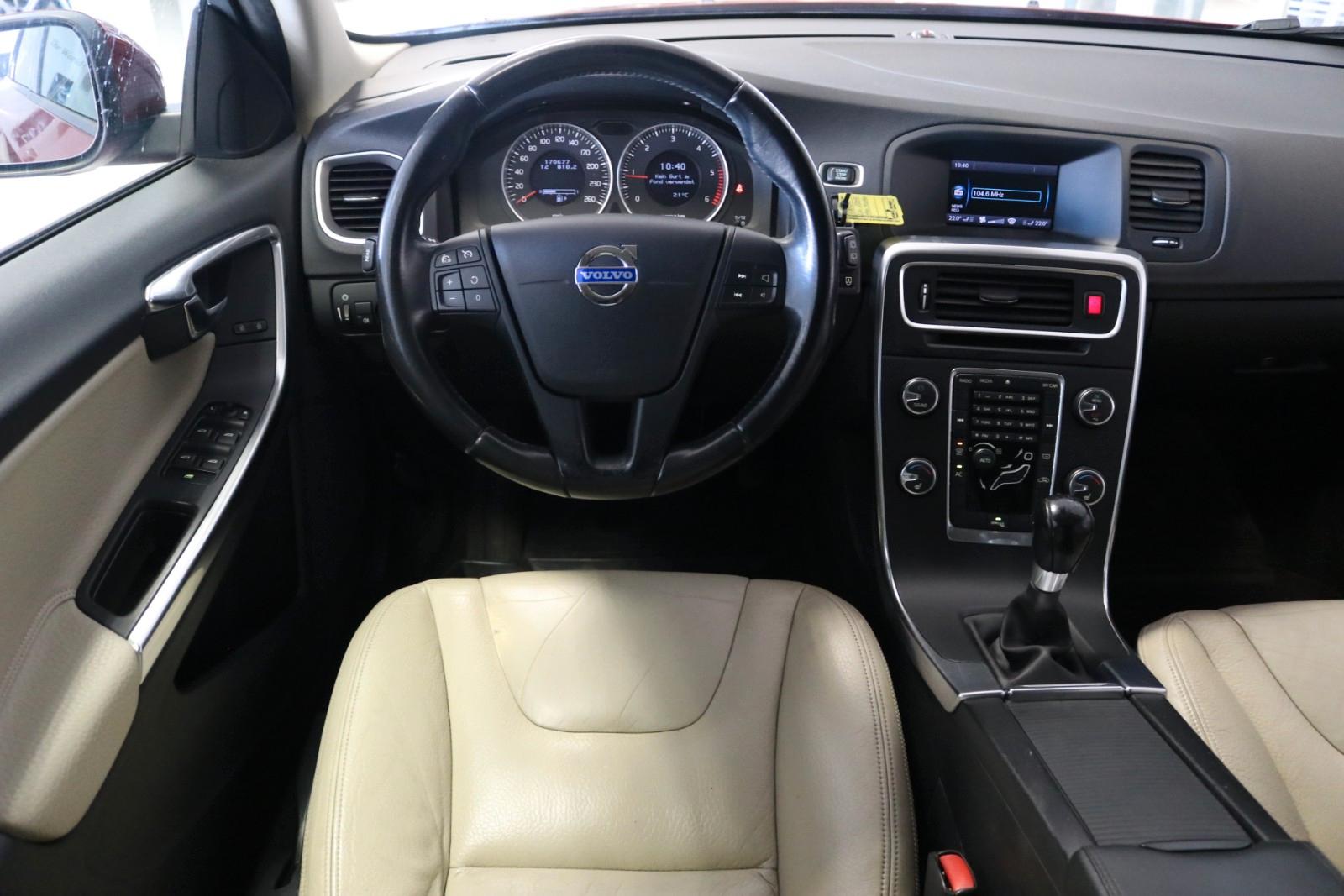 Volvo V60 2011 — photo 19