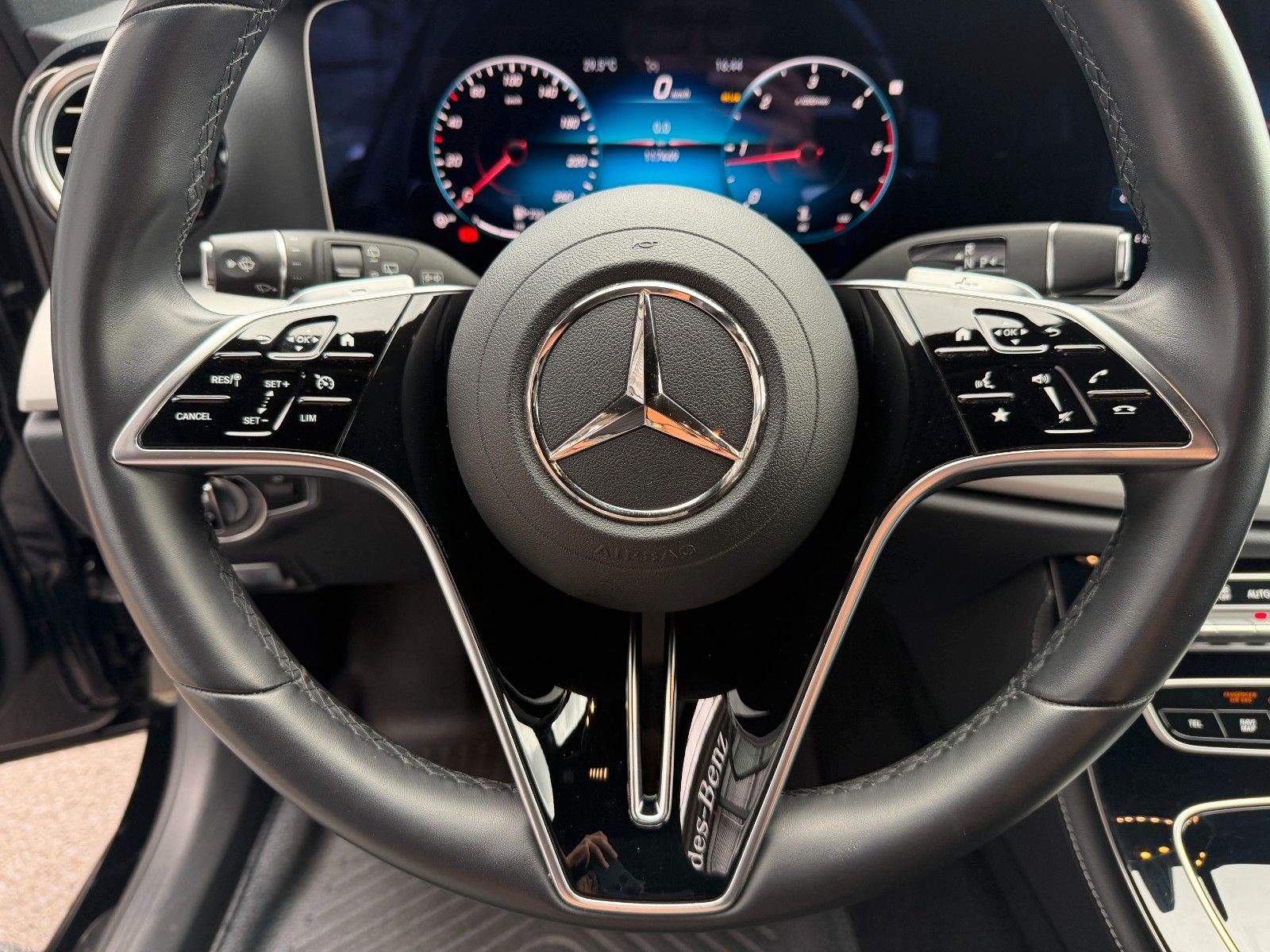 Fahrzeugabbildung Mercedes-Benz E 200 d T TAXI AVANTGARDE R-Kamera+Kindersitz