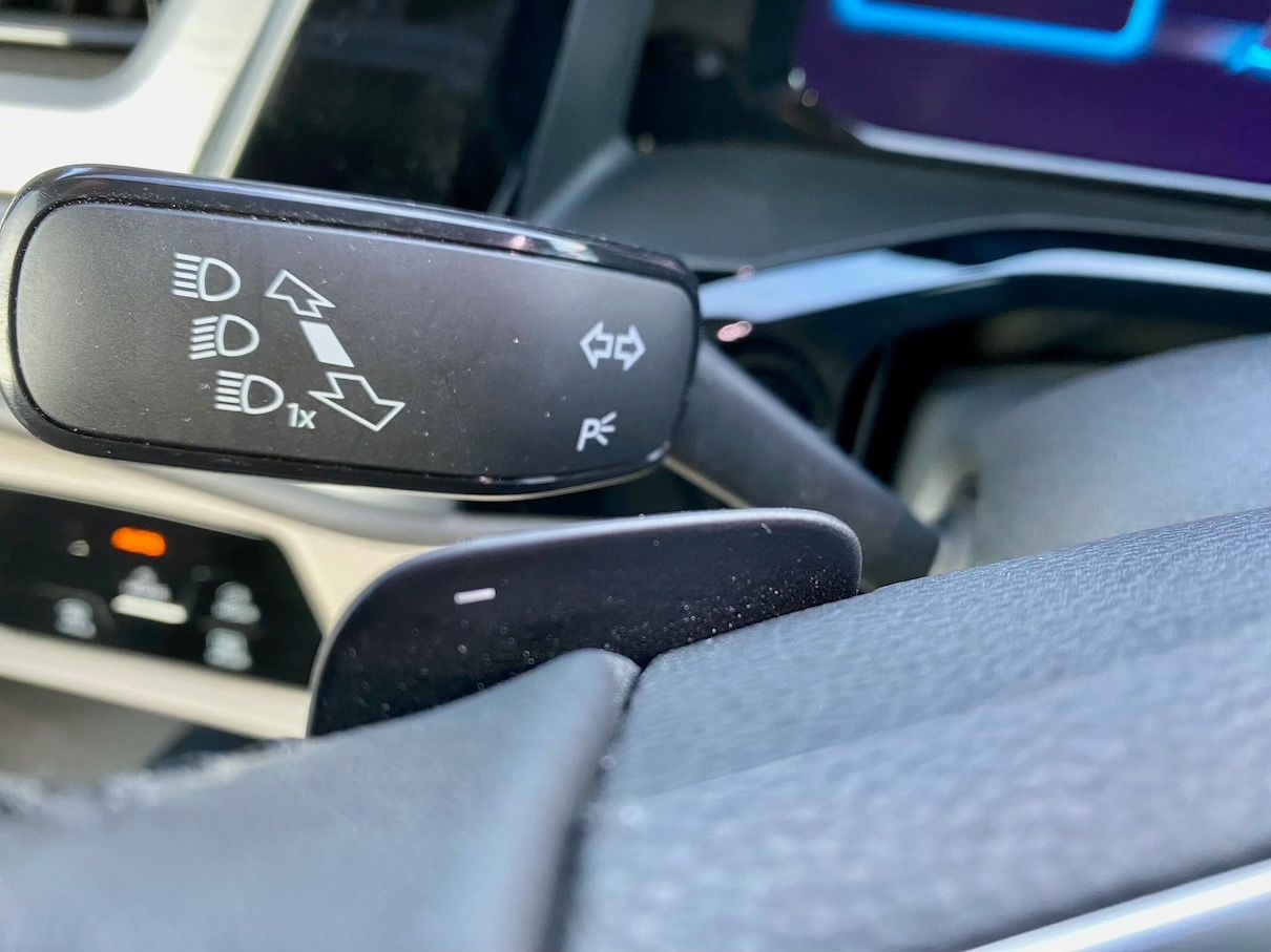 Fahrzeugabbildung Volkswagen T7 Multivan 2.0 TDI LANG LIFE AAC NAVI 7-SITZER