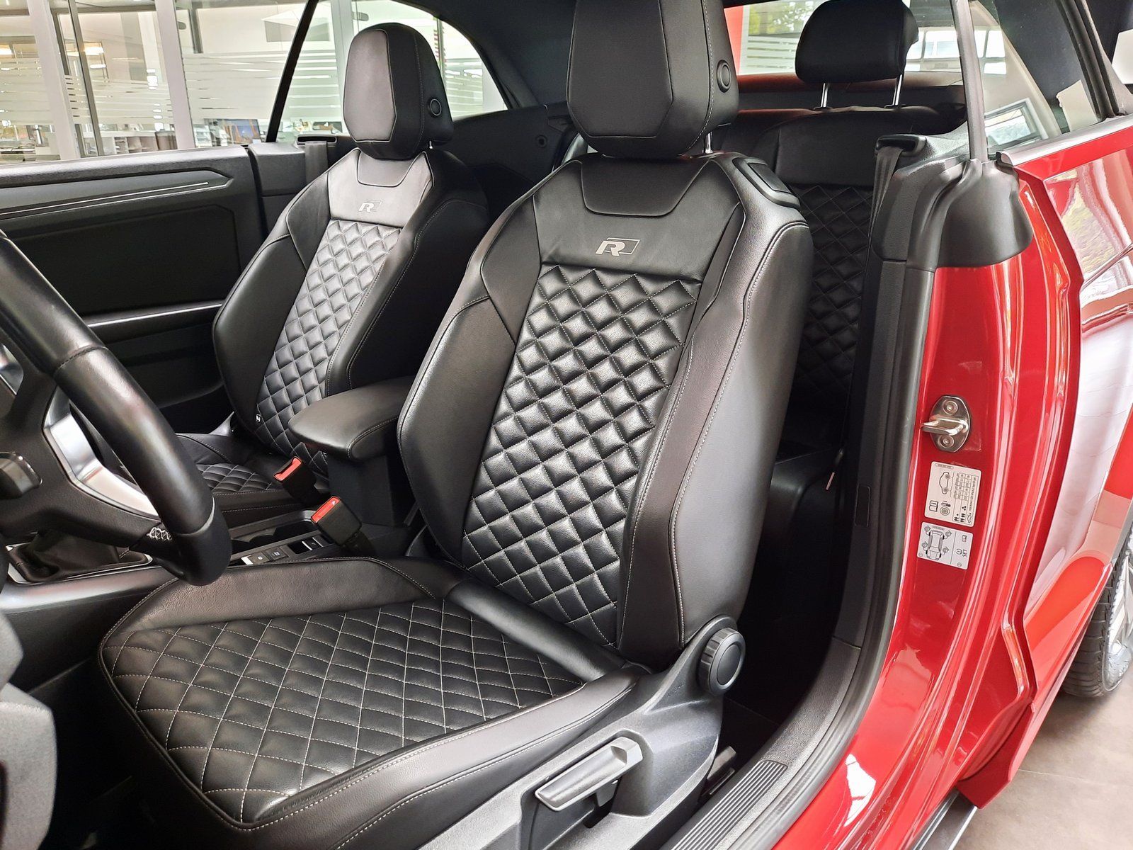 Fahrzeugabbildung Volkswagen T-Roc Cabrio R-Line*AHK*Cam*Navi*LED*Sitzhzg*ACC