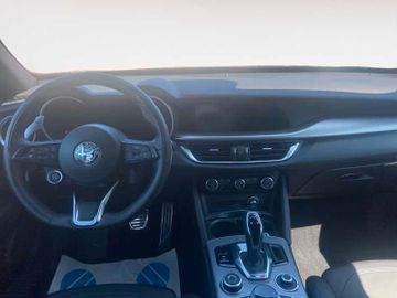 Alfa-Romeo Stelvio - 10
