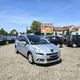 Peugeot 5008 1,6i Family TÜV 6.27 PANO 7 SITZER KLIMAANL - Peugeot 5008 mit Benzin-Antrieb: Kleinbus, 1.6