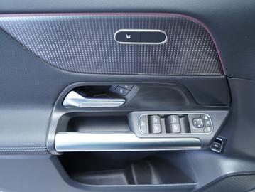 2023 Mercedes-BENZ EQA 照片 9