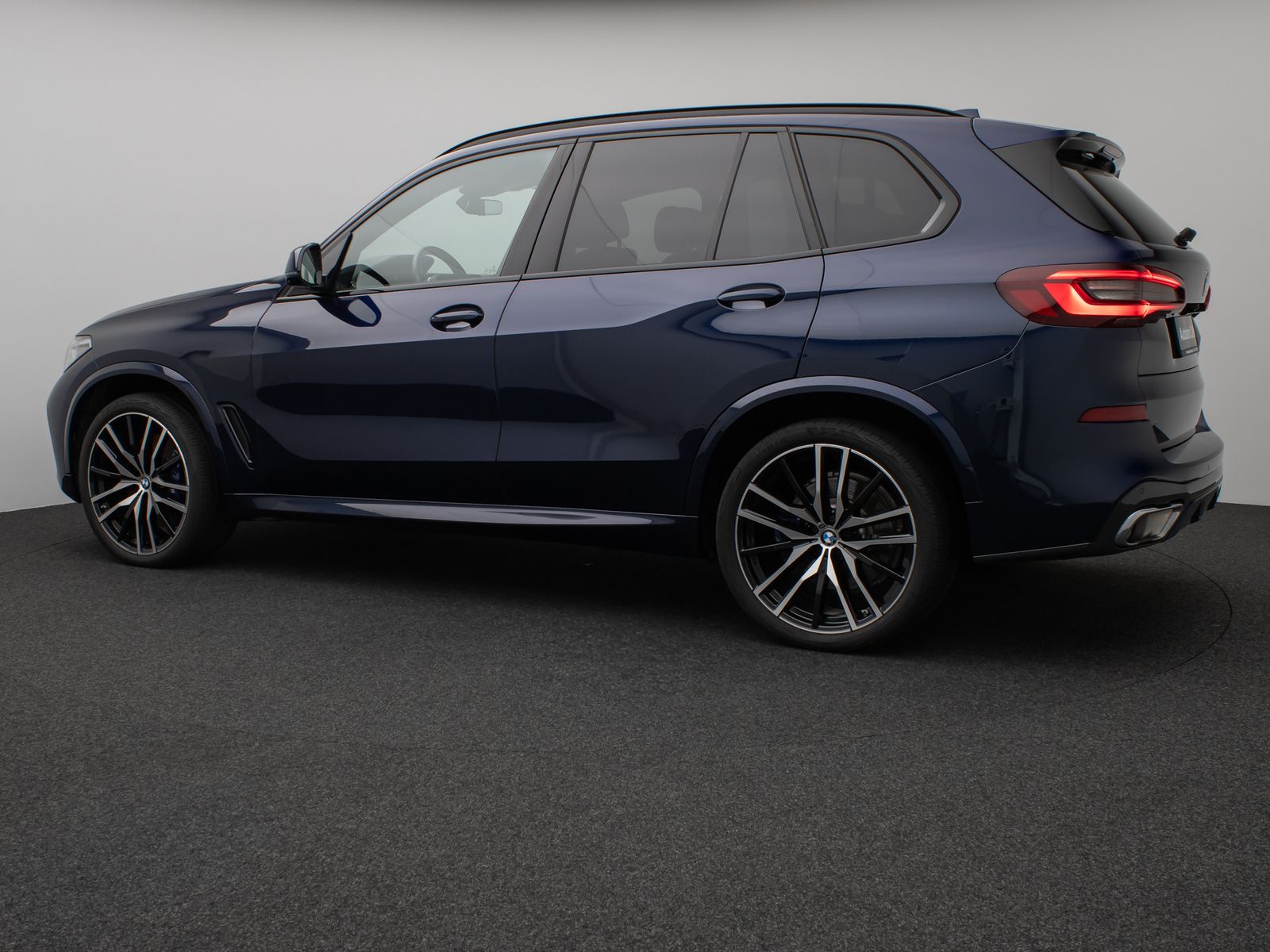 Fahrzeugabbildung BMW X5 xD40d M Sport Panorama Laser 360°B&W HUD 22"