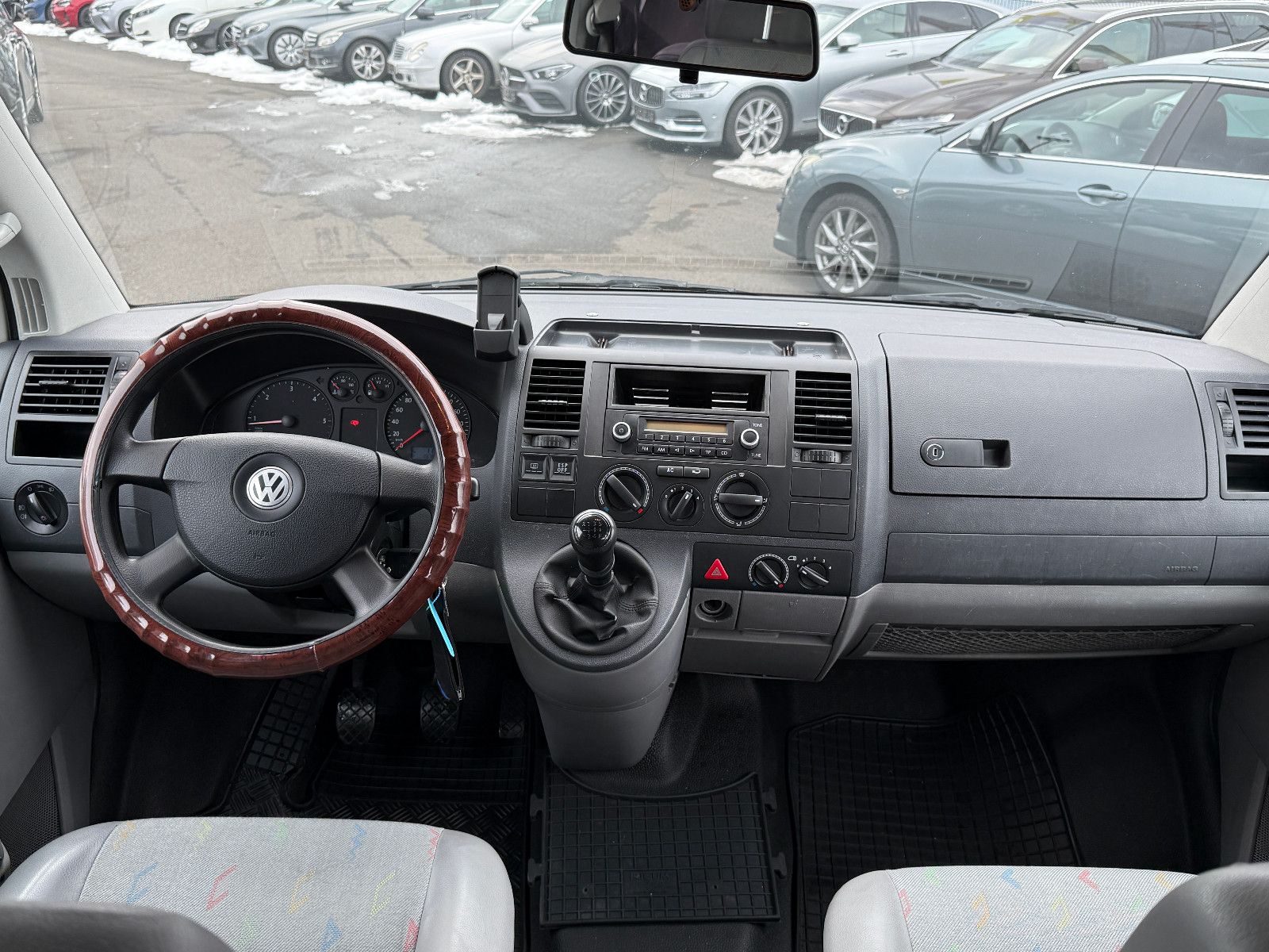 Fahrzeugabbildung Volkswagen T5 2.5 TDI 5-Zylinder 7-Sitzer Klima PDC Sthz