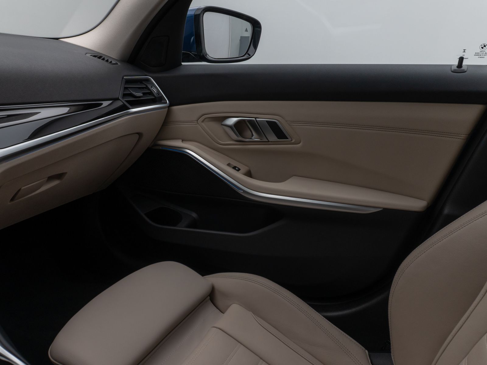 Fahrzeugabbildung BMW 330e xD Kamera HUD DAB HiFi Stop&Go AHK Sport