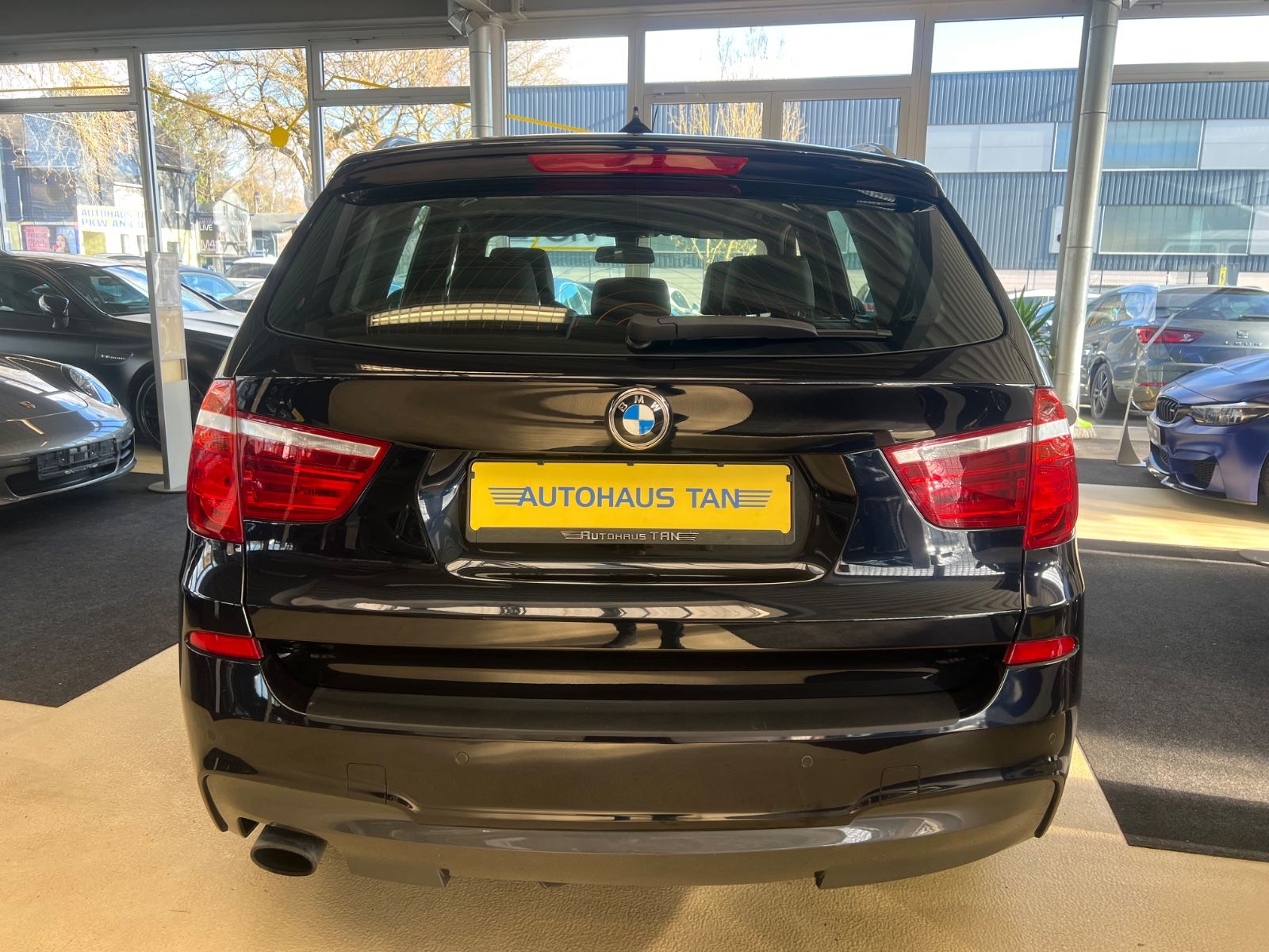 Fahrzeugabbildung BMW X3 xDrive 20 d M Sport Paket *PANO*XENON*NAVI*