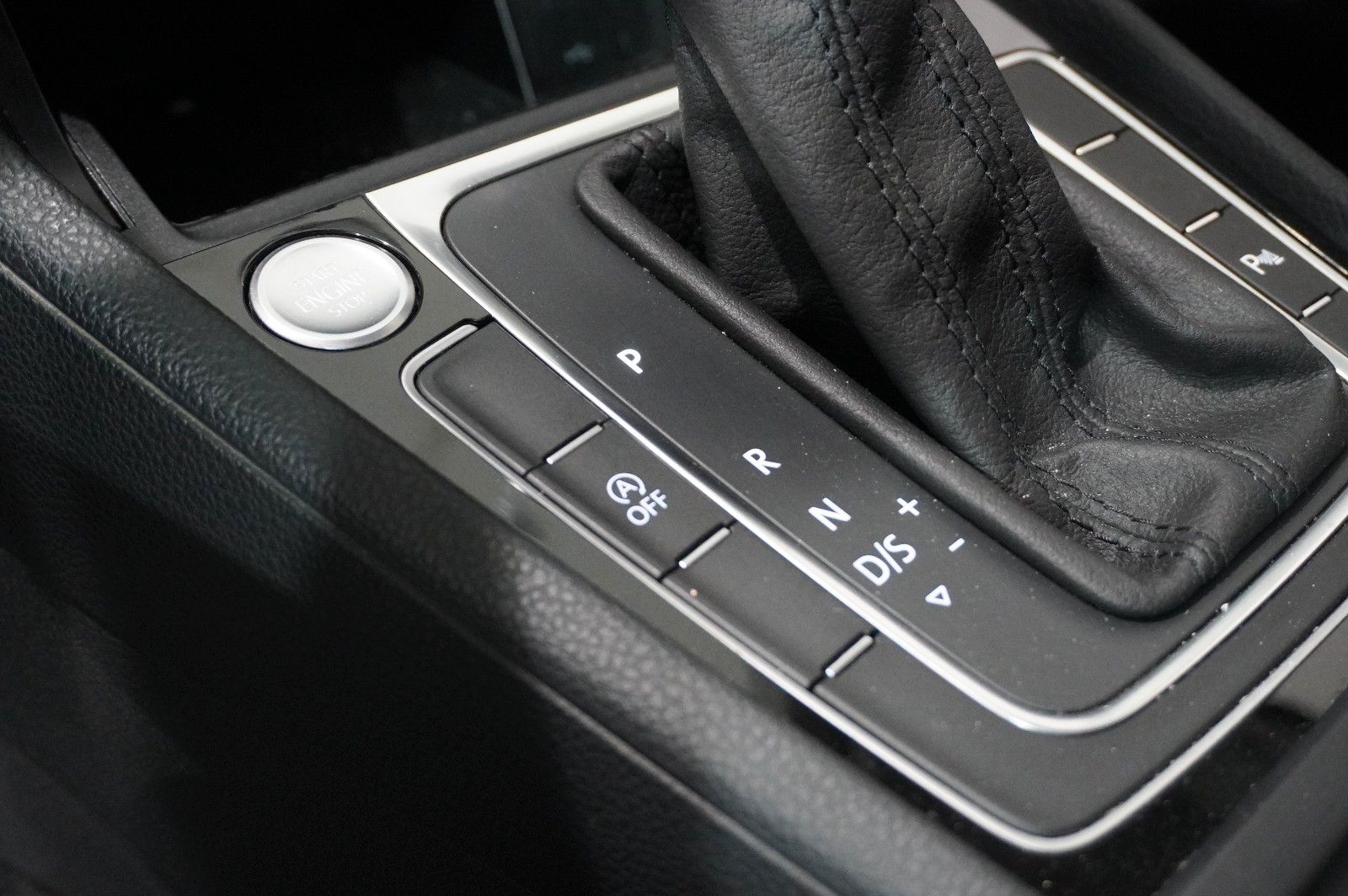 Fahrzeugabbildung Volkswagen Golf VII VARI. 1.5 TSI HIGHLINE NAVI/SPORT/AHK