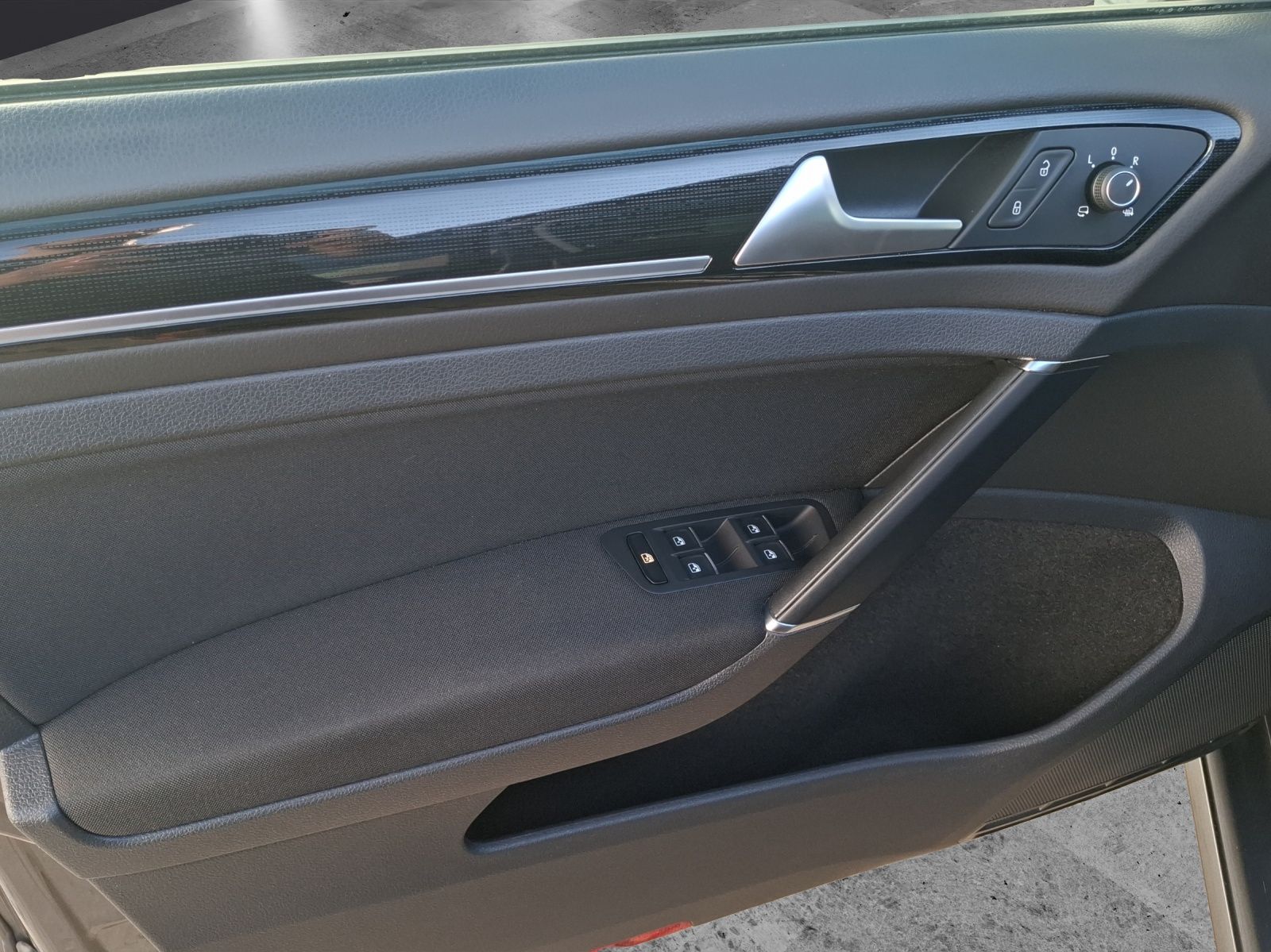 Fahrzeugabbildung Volkswagen Golf VII TSI Higline LED AHK Navi Pano ACC RFK S