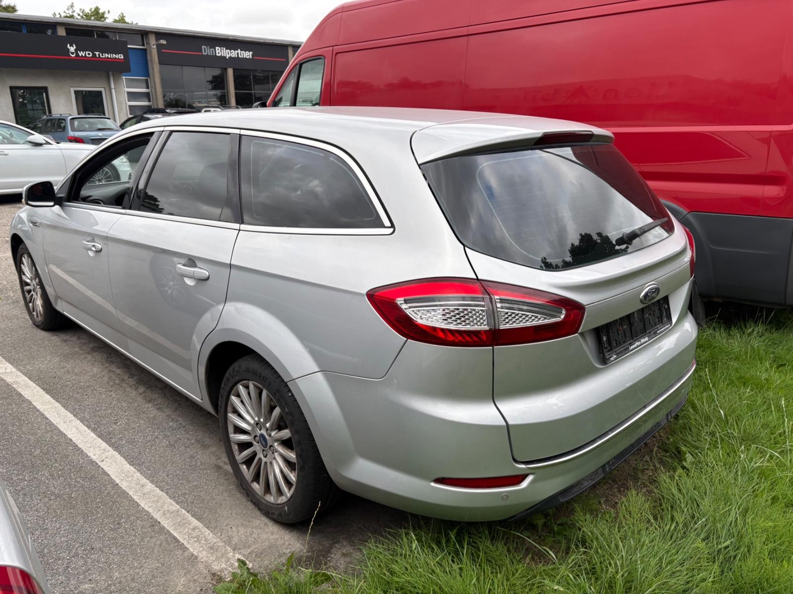 Ford Mondeo 2012 — interior