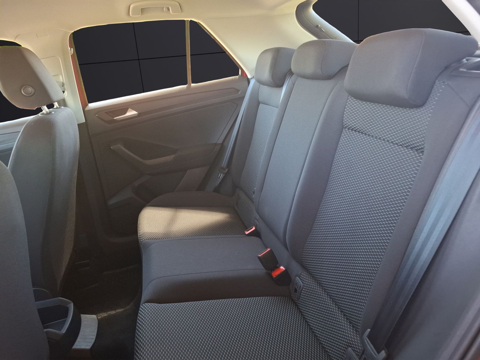 Fahrzeugabbildung Volkswagen T-Roc TSI LED AHK AID LANE Assist