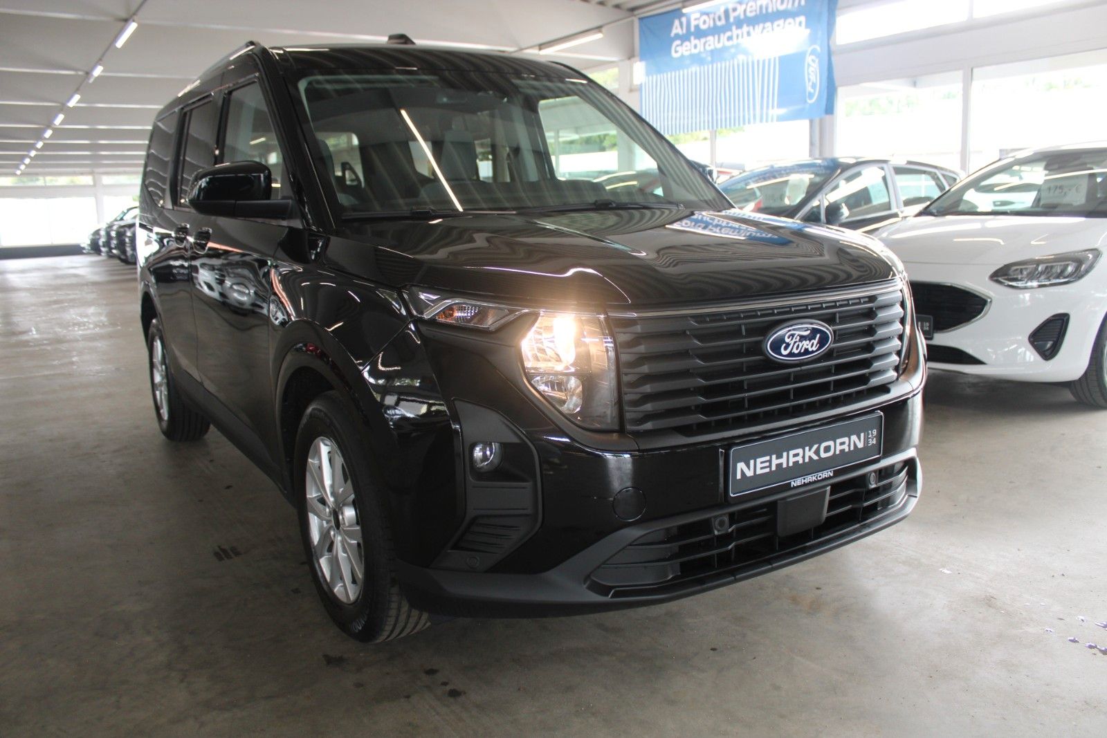 Fahrzeugabbildung Ford Tourneo Courier Titanium Winter + FahrerAssPaket
