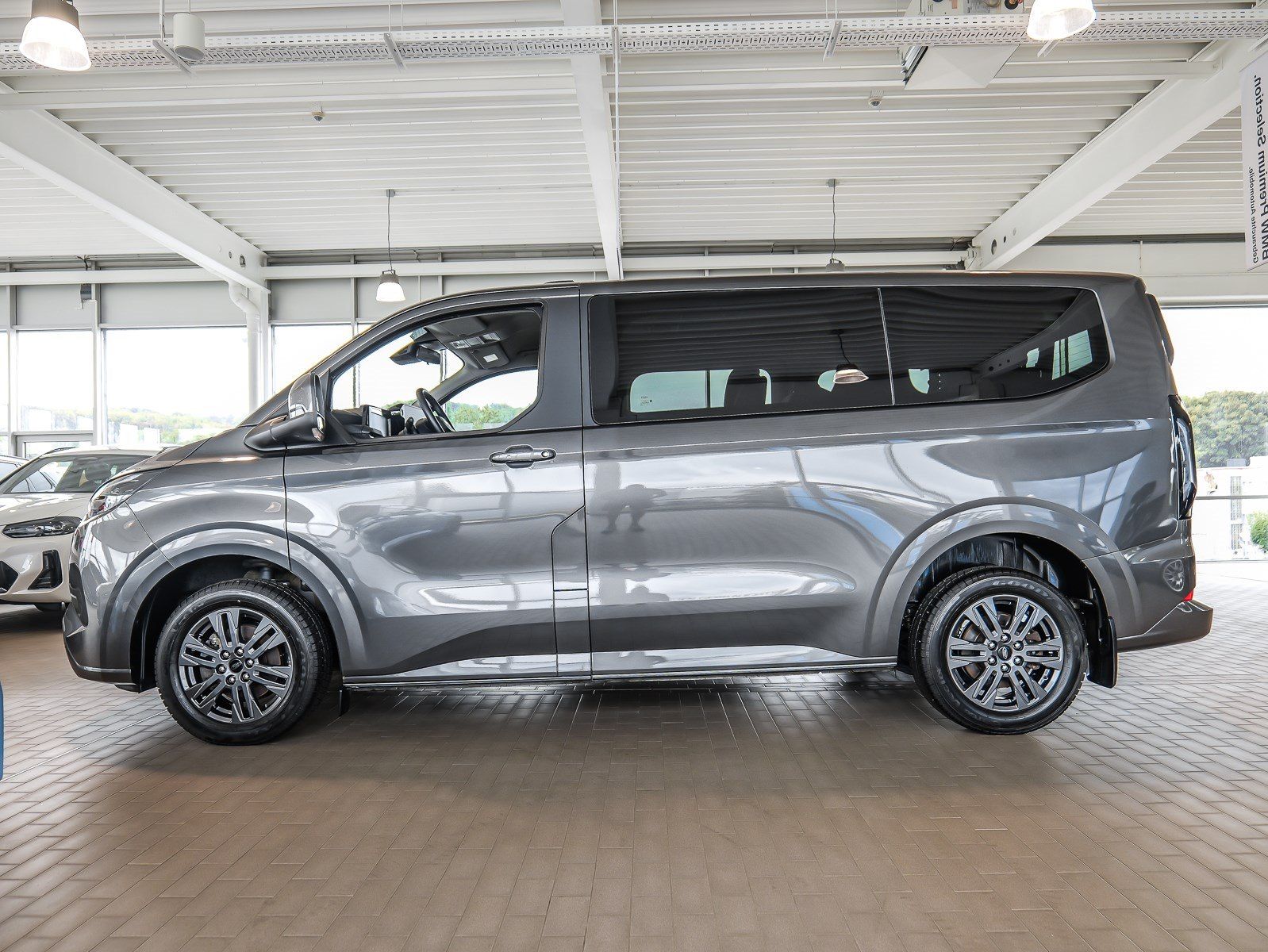 Ford Tourneo Custom 340 PHEV L1H1 VA Titanium Anhängk foto 9
